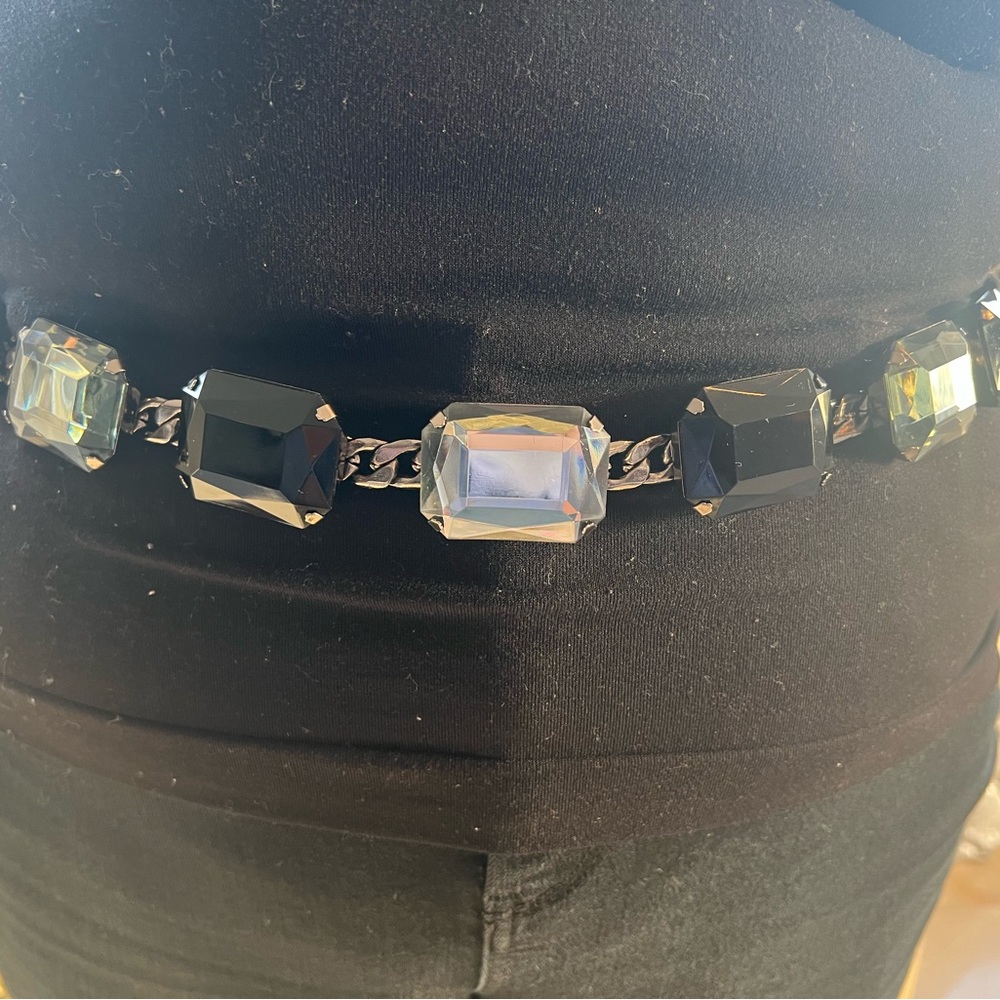 Cache black/smoky quartz gun metal chain belt